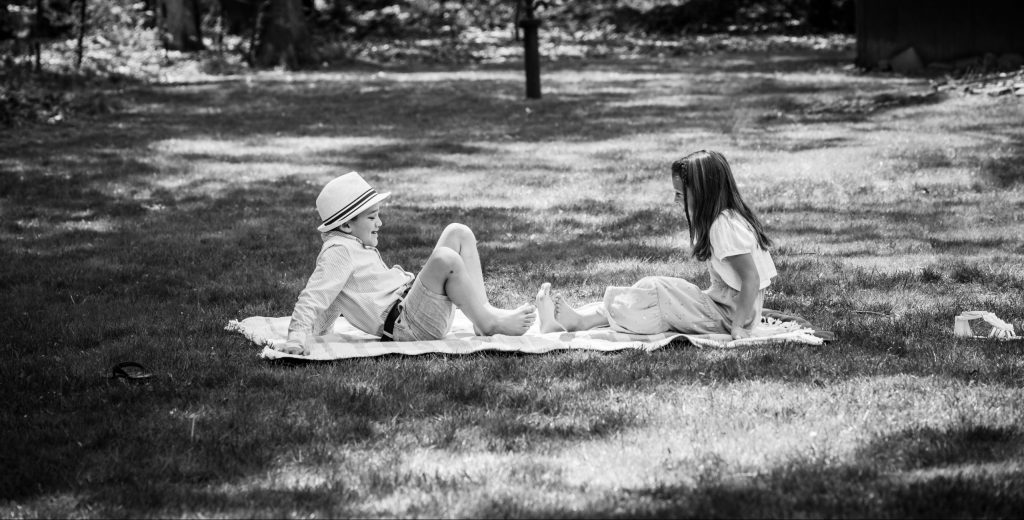 girl-and-boy-having-a-picnic__TheHeartsJoyPhotography